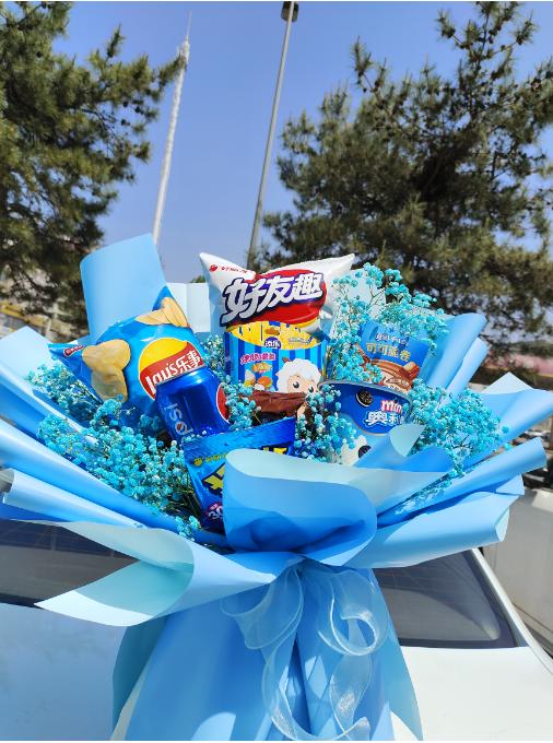 梦幻蓝零食花束（拼团） 商品图1
