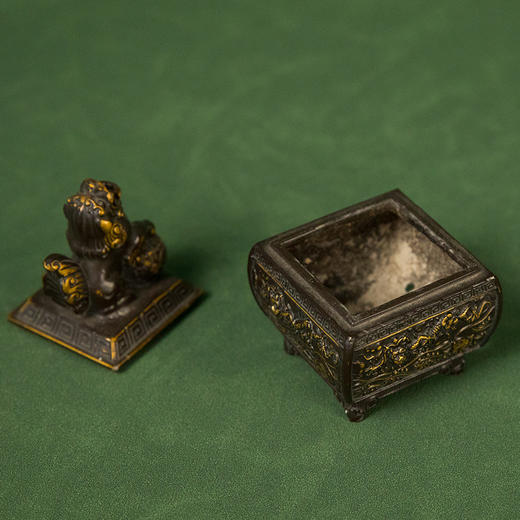 清 铜鱼化龙兽钮香薰 商品图4