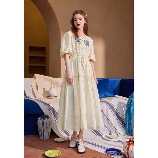 两三事梵高艺术嗜好冷鸢 夏新款鸢尾花刺绣蕾丝拼接绑带连衣裙 商品图2