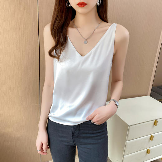 【时尚性感V领！夏季V领吊带背心】性感修身凸显气质亲肤舒适面料，女V领外穿西装内搭真丝绸缎面修身打底衫粉丝专属 商品图4