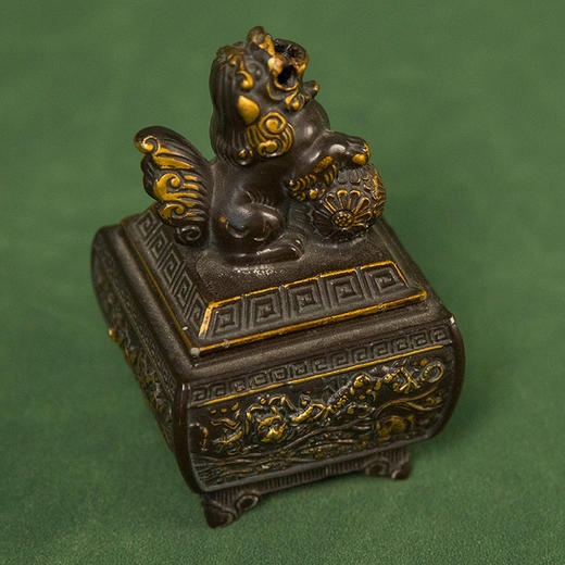 清 铜鱼化龙兽钮香薰 商品图1