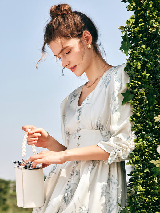 OLrain欧芮儿法式V领碎花连衣裙女夏季2023新款收腰七分袖茶歇裙 商品图1