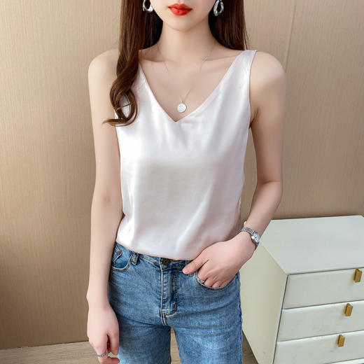 【时尚性感V领！夏季V领吊带背心】性感修身凸显气质亲肤舒适面料，女V领外穿西装内搭真丝绸缎面修身打底衫粉丝专属 商品图8