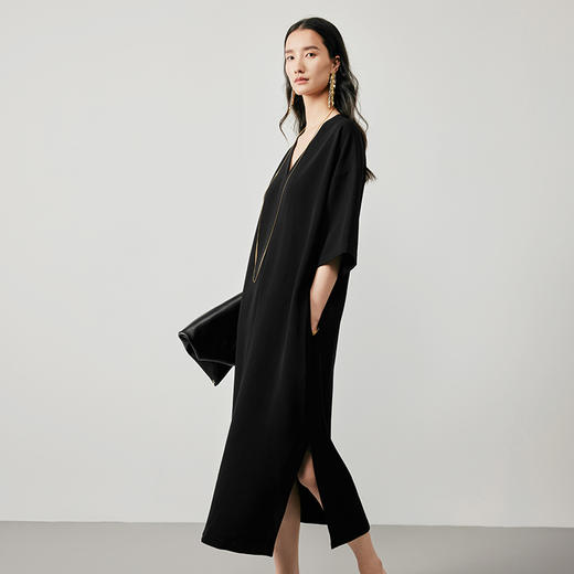 IN AND ON 53352夏季新款女V领系带重磅醋酸显瘦气质宽松开衩连衣裙 商品图6