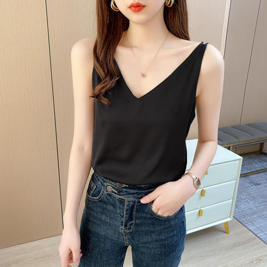【时尚性感V领！夏季V领吊带背心】性感修身凸显气质亲肤舒适面料，女V领外穿西装内搭真丝绸缎面修身打底衫粉丝专属 商品图6