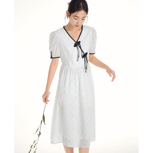 初语白色新中式盘扣连衣裙女2023夏季新款肌理感国风气质裙仙女裙 商品图0