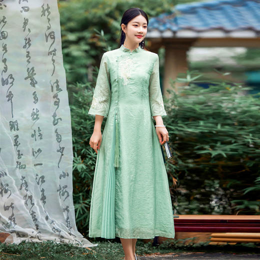 FLZD-2381夏季高定版改良旗袍流苏重工刺绣新中式国风开叉压褶连衣裙 商品图5