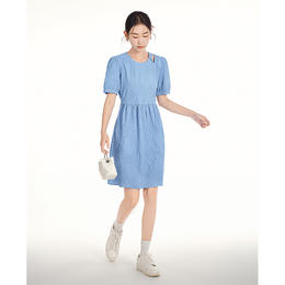 初语蓝色压褶设计感连衣裙女短袖2023夏季新款圆领收腰茶歇裙中裙