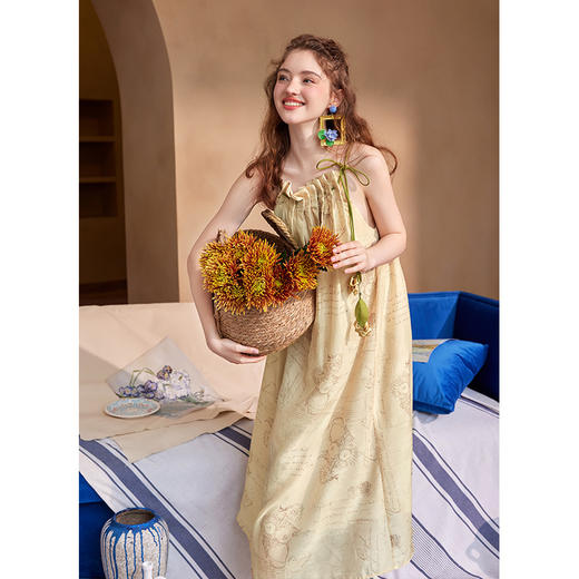 两三事梵高艺术养梦者夏季新款立体花朵绑带压褶吊带连衣裙 商品图2