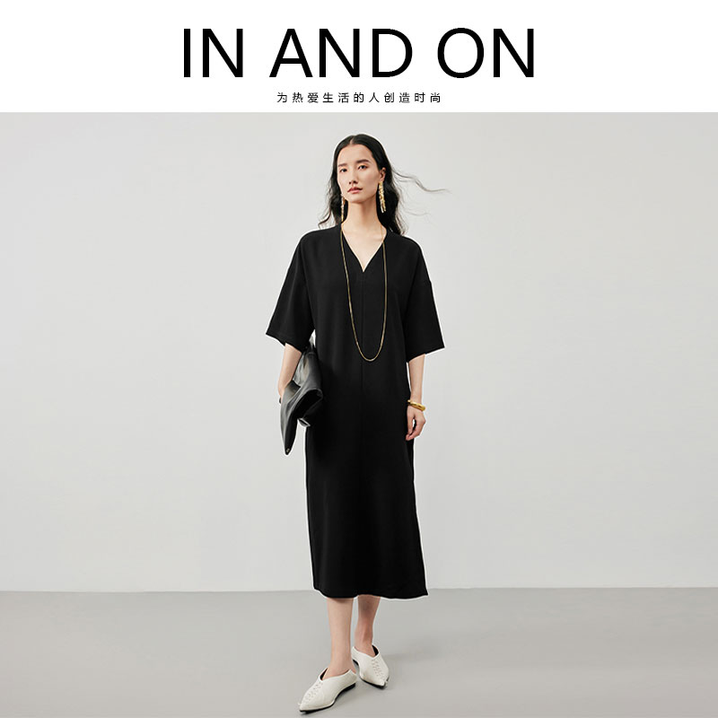 IN AND ON 53352夏季新款女V领系带重磅醋酸显瘦气质宽松开衩连衣裙