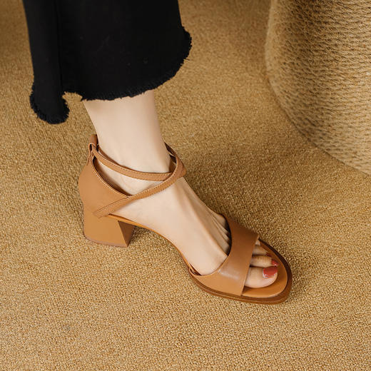 舒适百搭，罗马复古高跟羊皮凉鞋LCC-C9212 商品图1