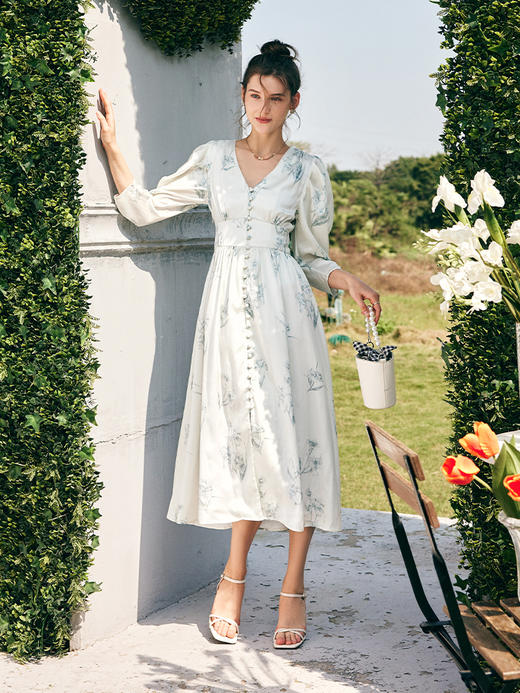 OLrain欧芮儿法式V领碎花连衣裙女夏季2023新款收腰七分袖茶歇裙 商品图3