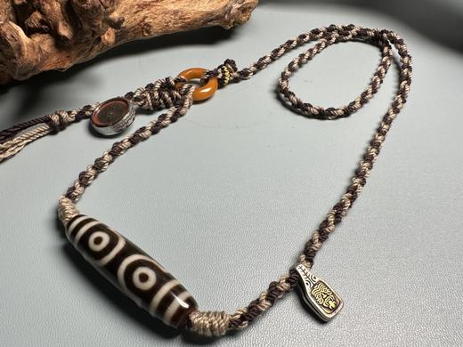 D477128  精品天珠手绘唐卡七眼天珠！寓意：勇猛超群，有求必应。福慧圆满，名声响亮！尺寸47*13左右 七星布阵，得药师佛加持。正法不断增长、大吉大利、福慧圆满之意。 特价💰780 商品图6