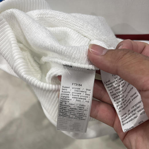 法国产 Lacoste/法国鳄鱼 女圆领刺绣标插肩袖套头长袖卫衣SF7093 商品图3