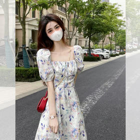 茶歇奶甜在逃公主裙夏季法式法式显瘦感泡泡袖方领连衣裙女