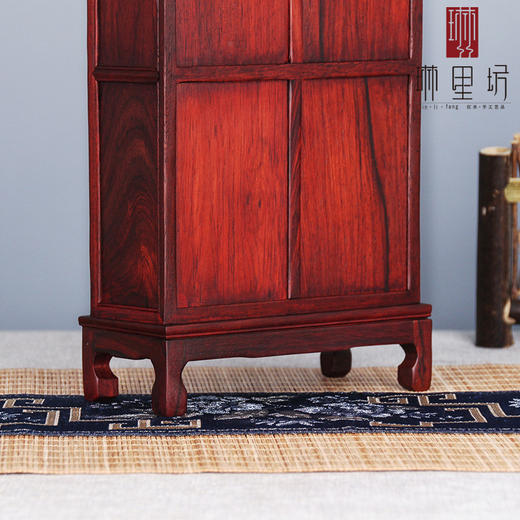 【家居建材】红酸枝板门三抽微型小家具模型红木摆件明清古典手工红木工艺品 商品图3