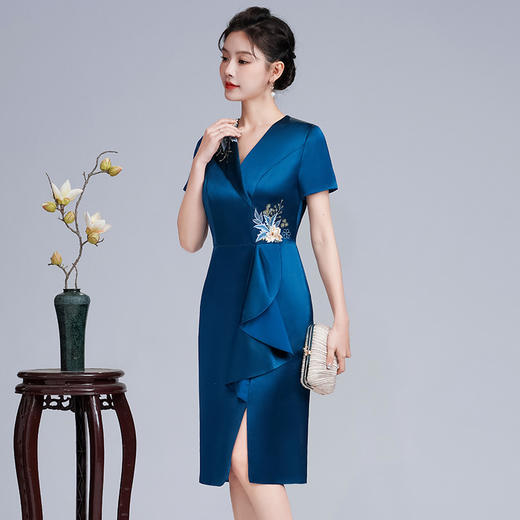 LHS-175 高贵显瘦刺绣旗袍 洋气新款连衣裙 商品图2