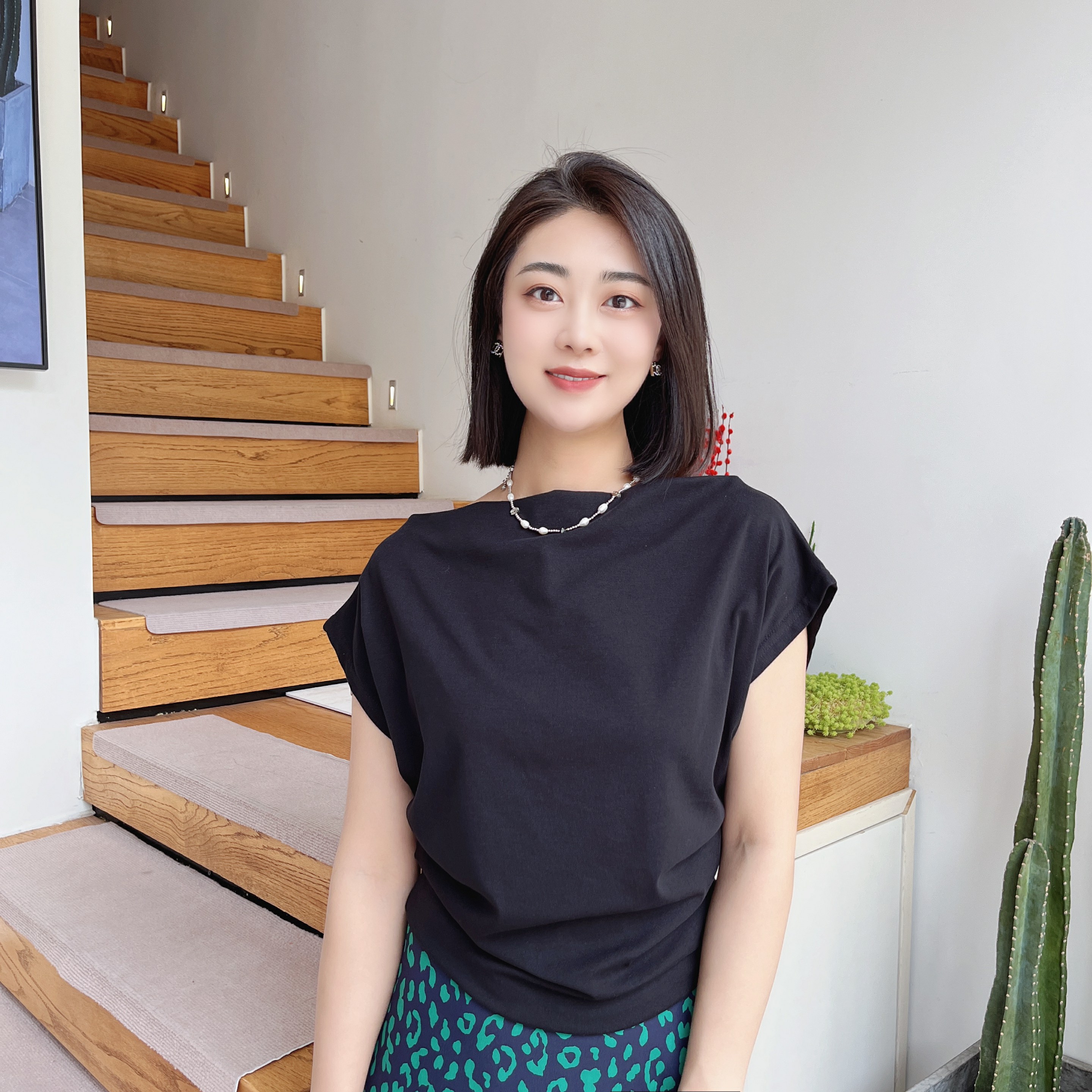 纯色短袖T恤女2022夏新款腰间压褶一字领飞飞袖上衣