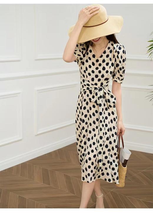 【AUChris 杏色波点晕染波点打结收腰连衣裙】——修饰出紧致的小蛮腰 沙漏曲线的身形就能轻松get到了 商品图2