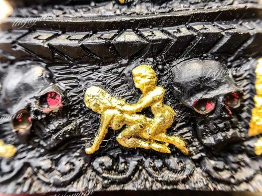 珍藏供奉型:阿赞帝 "男欢女爱" 红眼拍婴