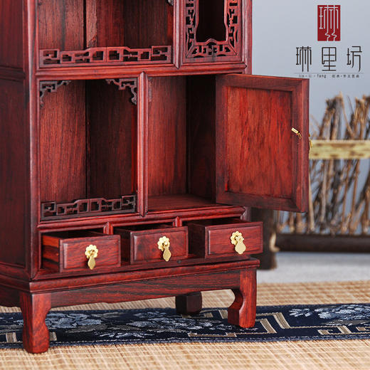 【家居建材】红酸枝板门三抽微型小家具模型红木摆件明清古典手工红木工艺品 商品图2