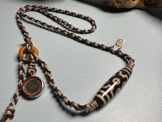 D477128  精品天珠手绘唐卡七眼天珠！寓意：勇猛超群，有求必应。福慧圆满，名声响亮！尺寸47*13左右 七星布阵，得药师佛加持。正法不断增长、大吉大利、福慧圆满之意。 特价💰780 商品图7