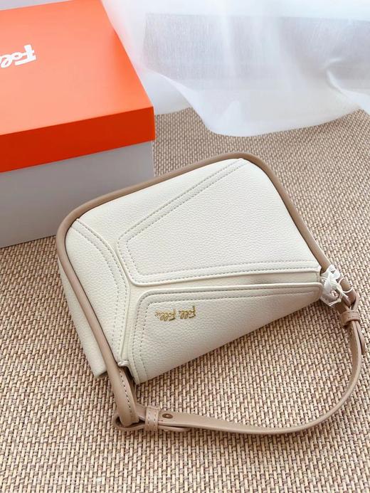 老米优品/ 复古小方包《Folli Follie希腊轻奢时尚拼接挂耳小方包》细腻柔软品质很棒，小巧大容量！ 卡其褐6月中发货 商品图4