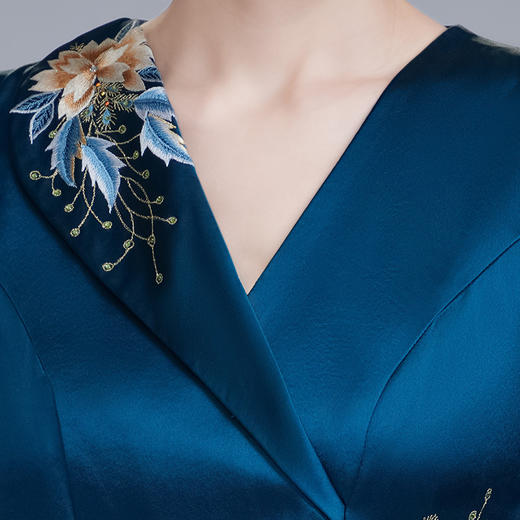 LHS-175 高贵显瘦刺绣旗袍 洋气新款连衣裙 商品图1