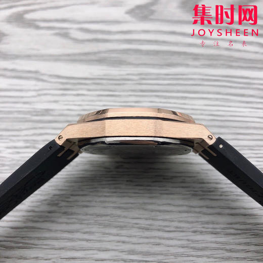 AP爱彼皇家橡树 男士腕表
机芯：多功能计时跑秒石英机芯 商品图6