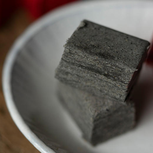 浔隐山 千层酥 徽州红纸包芝麻酥 零食糕点小吃年货喜庆送礼老人320g 商品图4