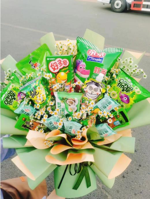 绿色系零食花束（拼团） 商品图1