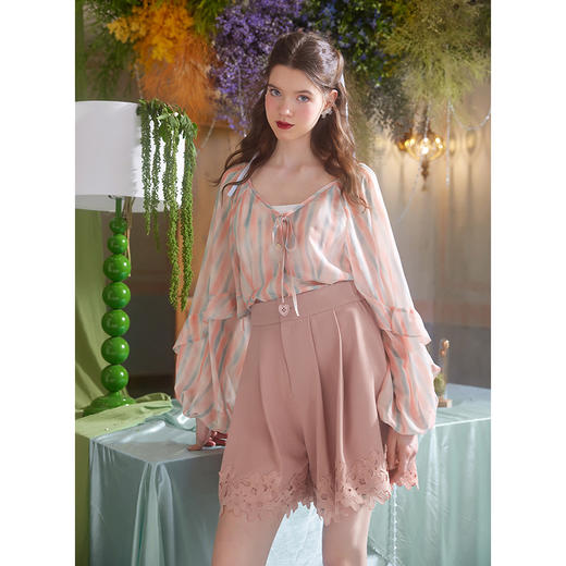 两三事繁华浮世夏季新款甜美蕾丝边裤脚高腰短裤女宽松 商品图1