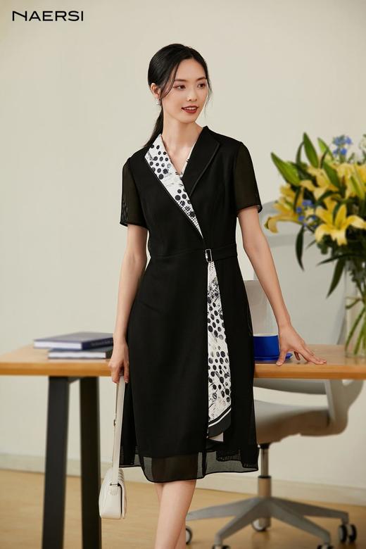 2楼娜尔思丝巾拼接连衣裙 商品图3