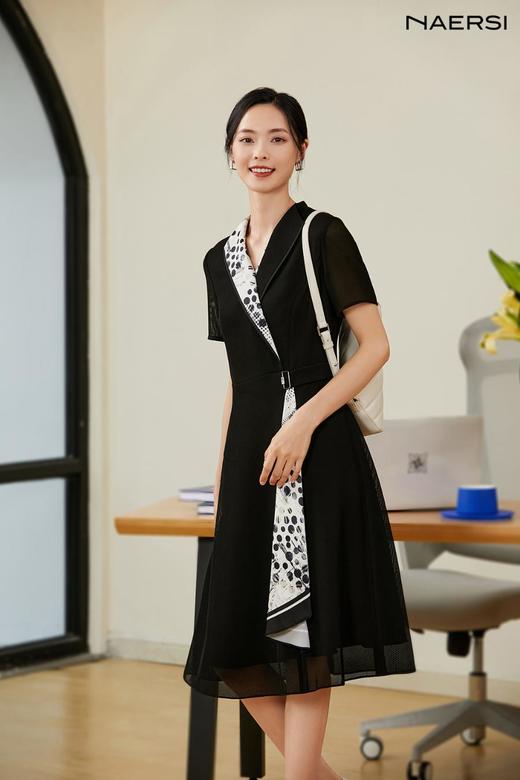 2楼娜尔思丝巾拼接连衣裙 商品图0