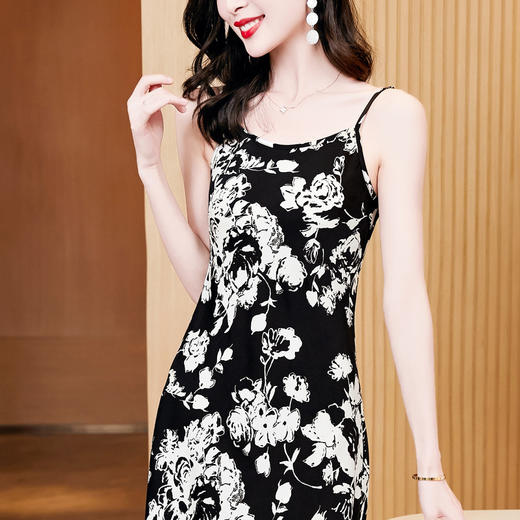 洋气修身显瘦，百搭印花吊带裙KQL-E37M2603 商品图1