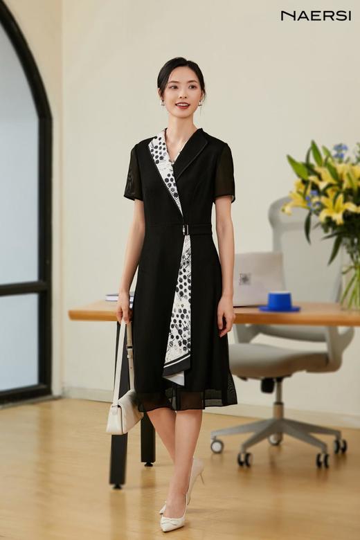 2楼娜尔思丝巾拼接连衣裙 商品图2