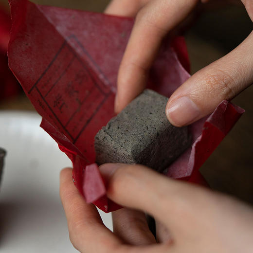 浔隐山 千层酥 徽州红纸包芝麻酥 零食糕点小吃年货喜庆送礼老人320g 商品图3