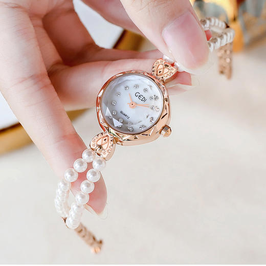 【美妆饰品】新款轻奢珍珠带手表女士小众创意防水石英手表 商品图2