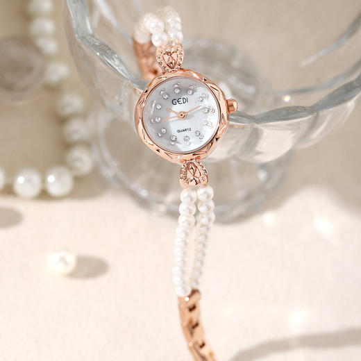 【美妆饰品】新款轻奢珍珠带手表女士小众创意防水石英手表 商品图3