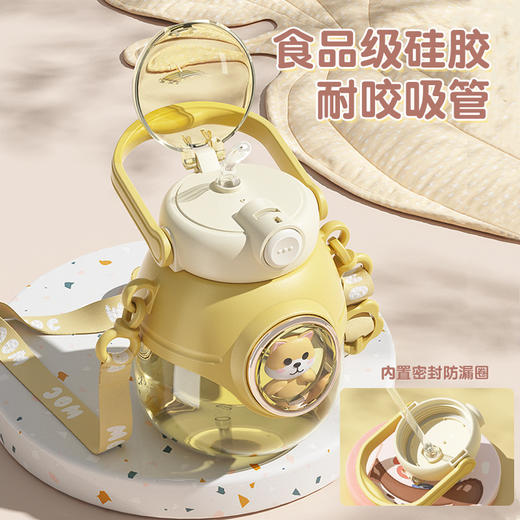 【太空舱儿童水杯】高颜值户外便携儿童成人斜挎水杯 外背带水壶大容量大肚塑料杯 商品图1