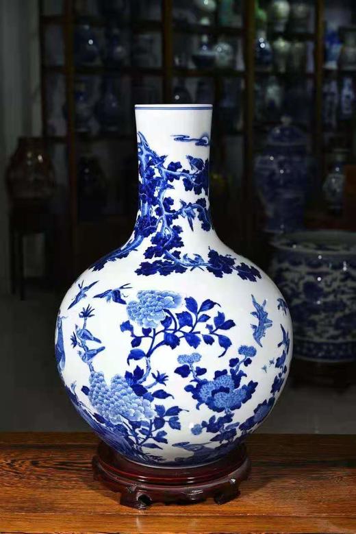 柴窑青花百鸟朝凤天球瓶 商品图0