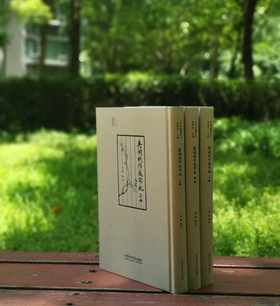 签名本：《吴湖帆师友书札》，梁颖整理，16开精装，全套三册，约1000页，中国美术学院出版社2022年12月一版一印。定价398，售价318元。