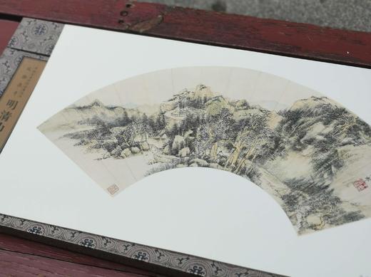 《风物在手：明清扇面选》，全三册，4开精装，散叶，尺寸：59.1cm*33cm,盒装，张捷主编，中国美术学院出版社2020年版，定价480元，售价330元。 商品图3
