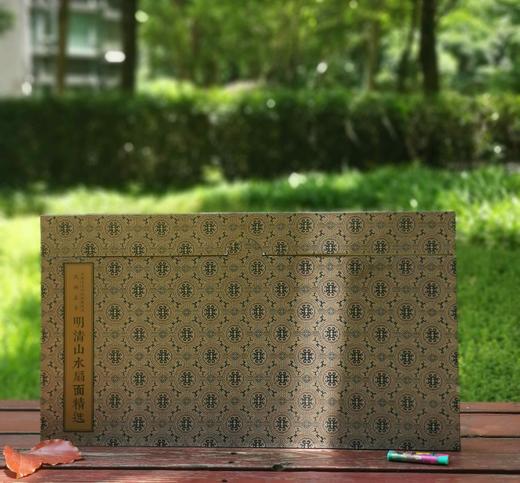 《风物在手：明清扇面选》，全三册，4开精装，散叶，尺寸：59.1cm*33cm,盒装，张捷主编，中国美术学院出版社2020年版，定价480元，售价330元。 商品图2