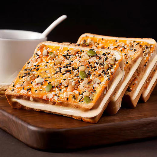 【五种果仁搭配！敲击好吃的坚果岩烧吐司】口感松软，有嚼劲细腻，绵软麦香浓郁，乳酪芝士夹心面包核桃早餐饱腹零食 商品图3