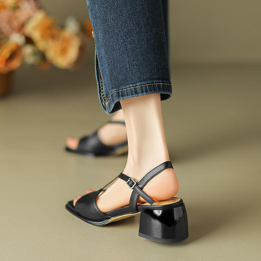 简约百搭，纯色粗跟凉鞋HB-Z541 商品图7