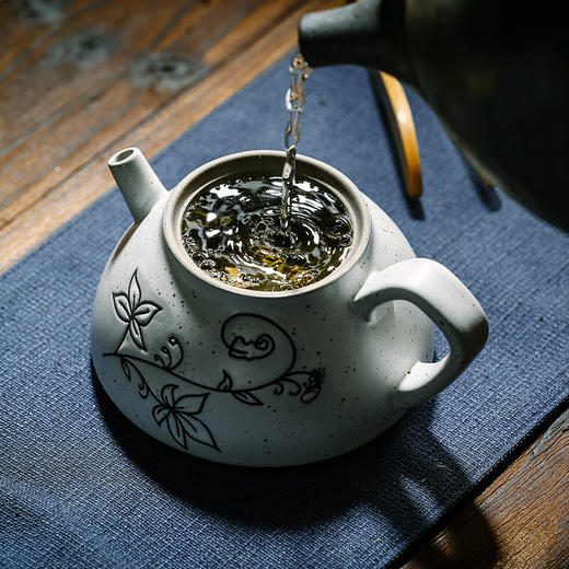 中粮-中茶2020年飞天大红印尊享版大树春茶生茶饼(传世印级系列)357g/饼 /云南干仓直发 商品图8