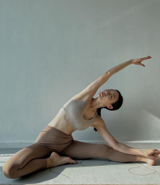 AddOne +1 运动瑜伽健身普拉提裸感高弹塑性细螺纹V领文胸Bra 商品图2