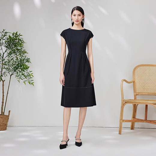 EITIE爱特爱优雅通勤大方圆领包肩袖收腰a字黑色连衣裙夏季新款B07102 商品图1