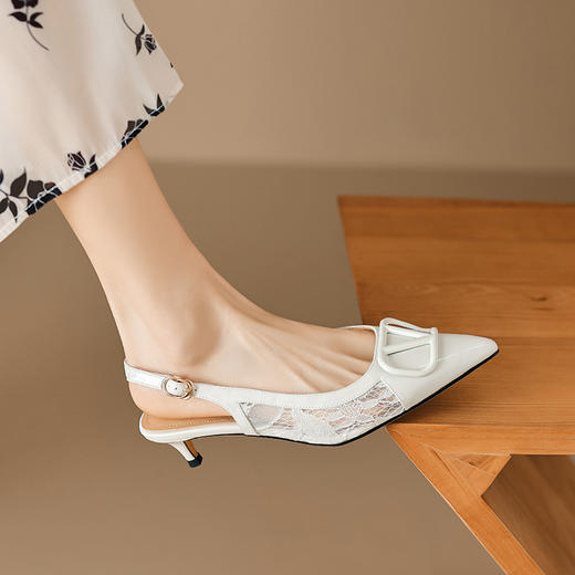 气质感V扣，尖头细跟低跟后空蕾丝凉鞋MLD-D6052 商品图6